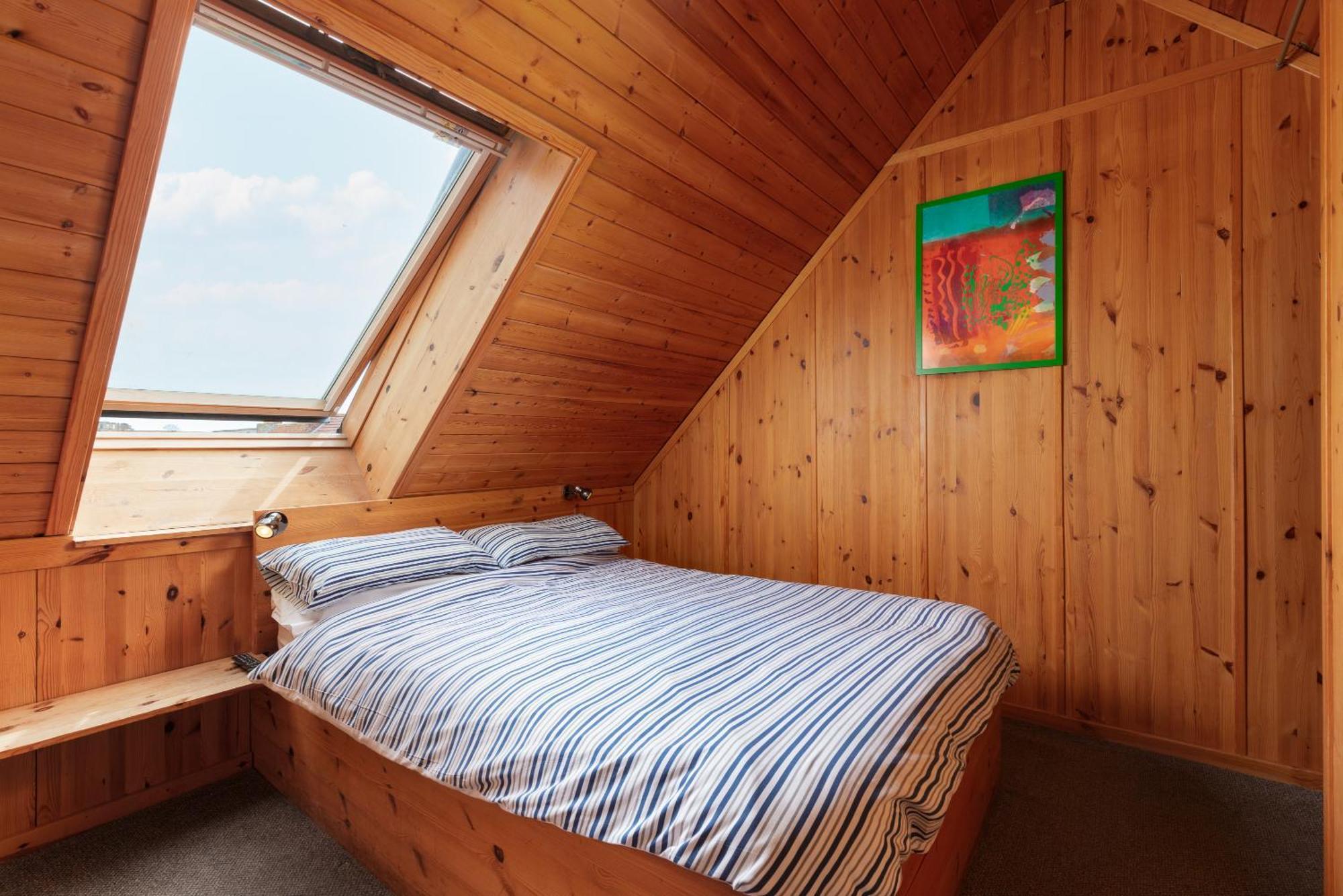 Discovery House Whitby Extérieur photo